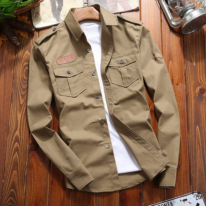 Herr militär funktion skjortjacka med fickor med lock, axel epaulettes, och subtle patch application