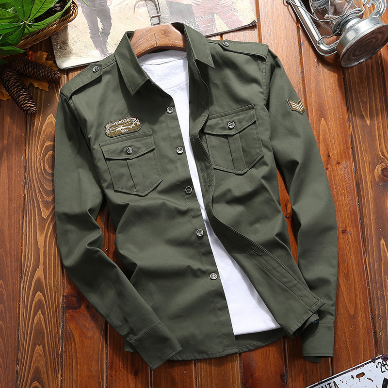 Herr militär funktion skjortjacka med fickor med lock, axel epaulettes, och subtle patch application