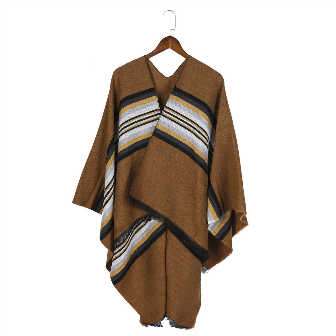 Dam avslappnad Ruana poncho tillverkad av ullblandning med asymmetrical point och fine stripe jacquard