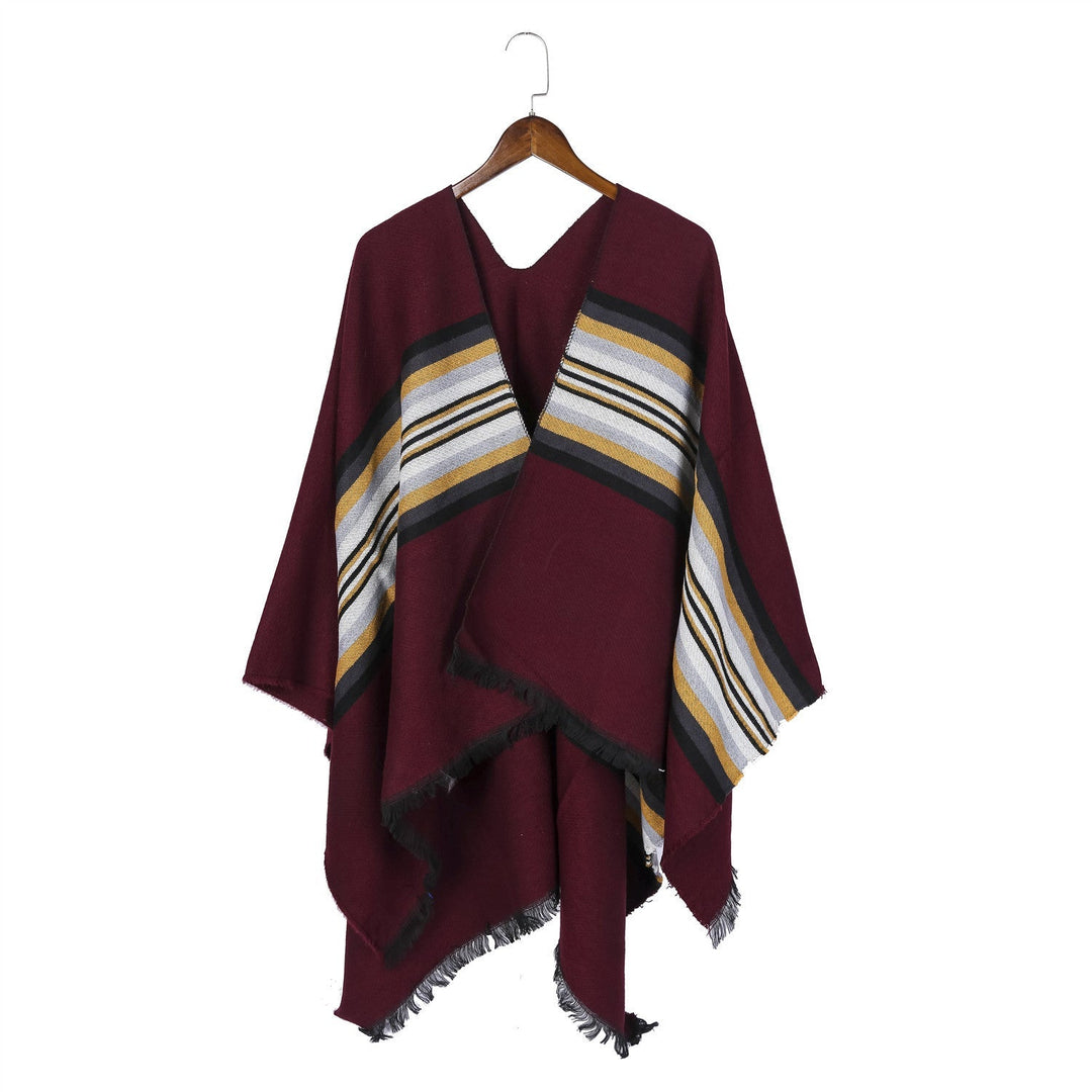 Dam avslappnad Ruana poncho tillverkad av ullblandning med asymmetrical point och fine stripe jacquard