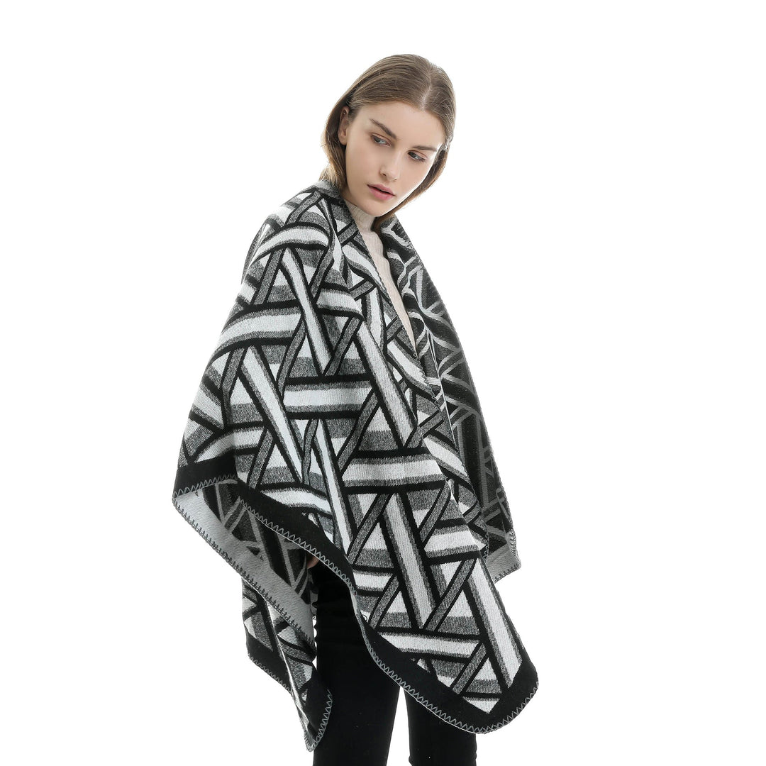 Dam Oversize Ruana med geometric jacquard och decorative seam