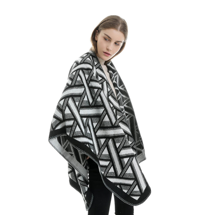 Dam Oversize Ruana med geometric jacquard och decorative seam