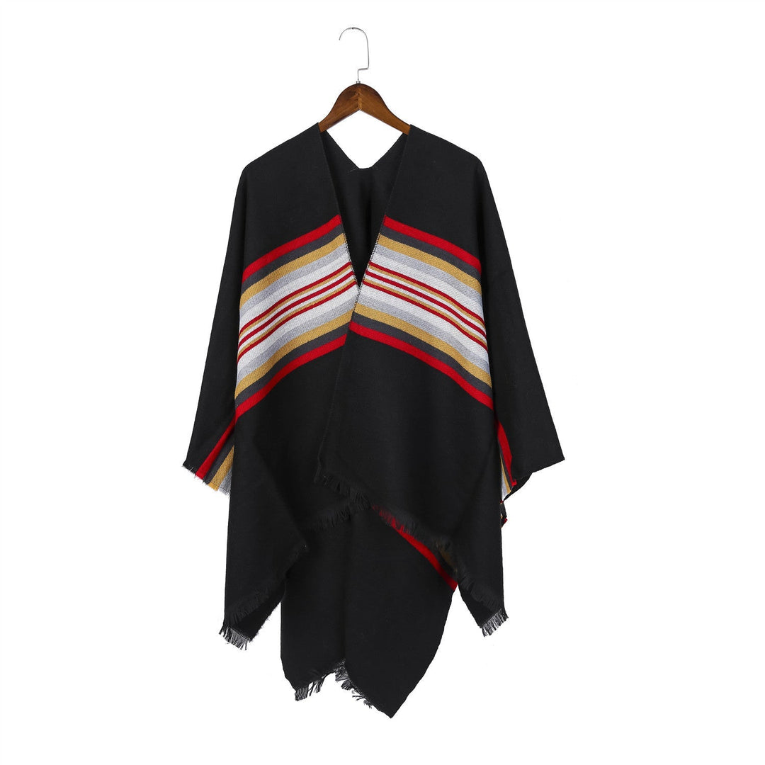 Dam avslappnad Ruana poncho tillverkad av ullblandning med asymmetrical point och fine stripe jacquard