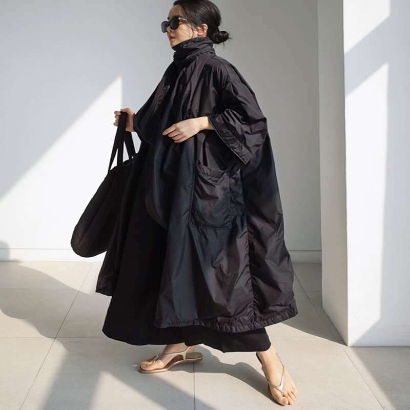 Dam Longline Parka i lätt vindjacka stil med innerfoder, drawstring och flap fickor