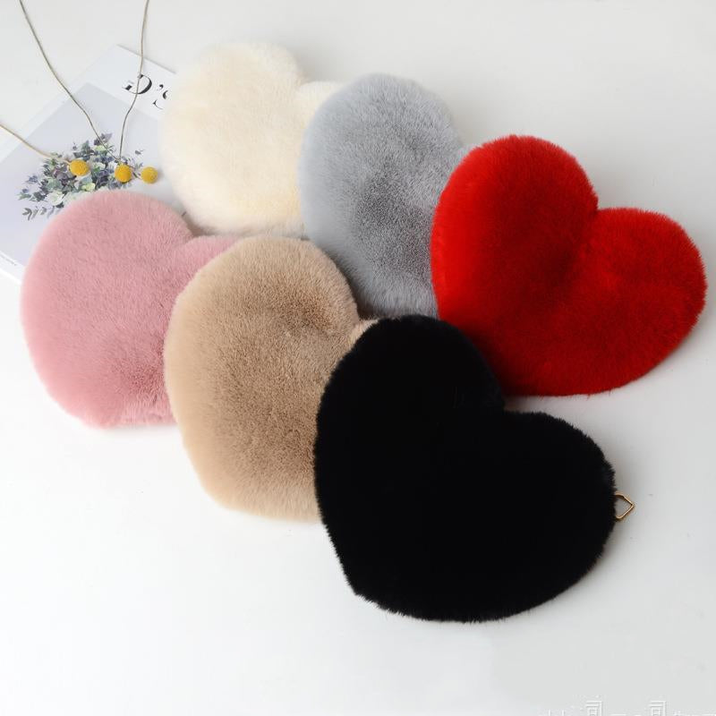 Hjärtformad fluffig väska med kedja