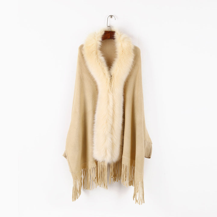 Dam poncho med fuskpälskrage och fringed fåll
