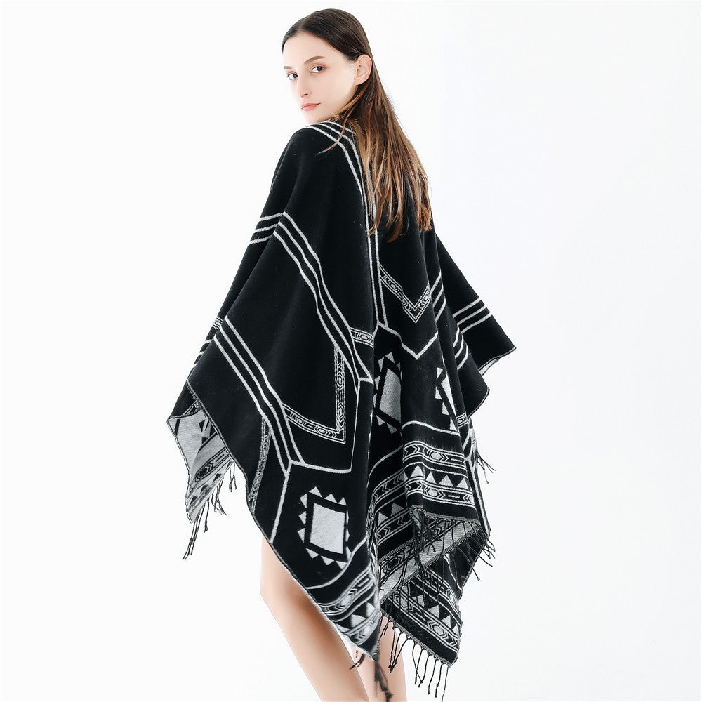 Unisex Ethno-Poncho Gjord av Mjuk Stickad med Fringes och Geometrisk Mönster