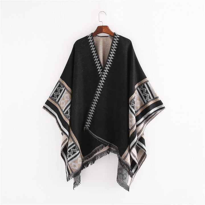 Dam Oversize Ruana poncho i Boho Ethno look tillverkad av ullblandning med V-neck och fransfåll