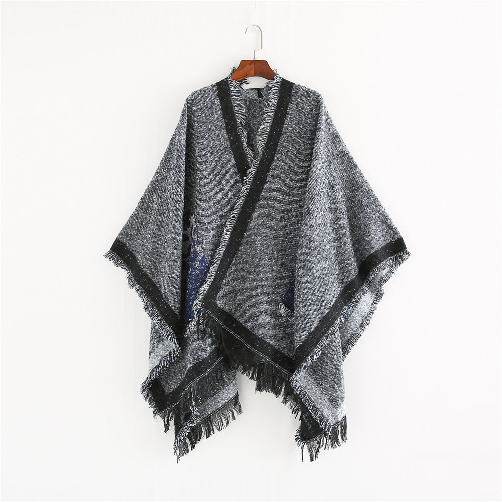Dam Oversize Ruana poncho i en ullblandning med fringes och kontrasterande edge