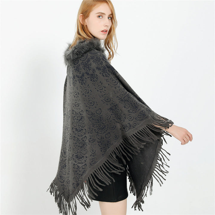 Dam poncho-Ruana med fuskpälskrage, structured jacquard och fransfåll