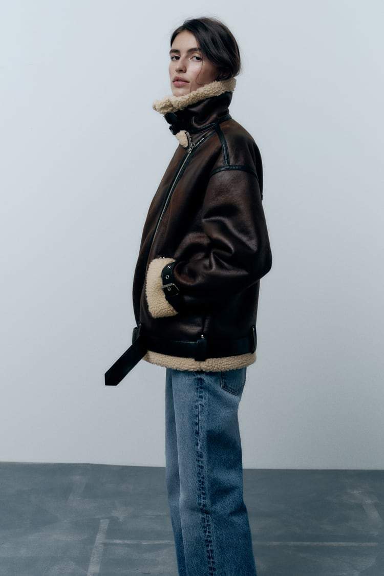 | Jacka med Lapel tillverkad av Synthetic Material