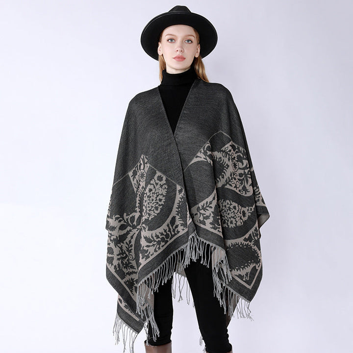 Dam Oversize Cloak poncho med Floral Medallion Jacquard och fransfåll