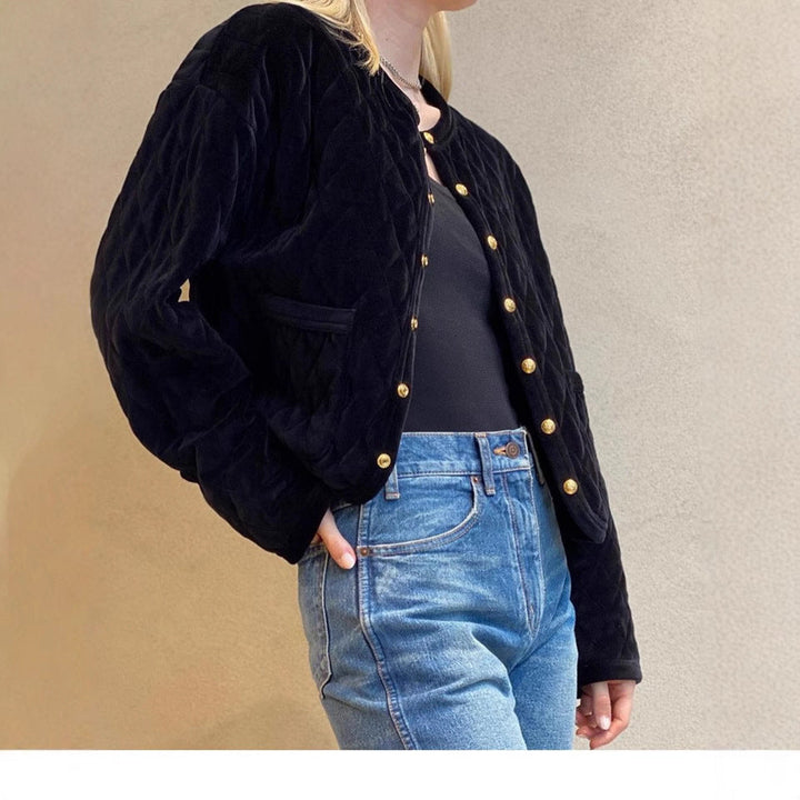 Dam Fashion vadderad jacka med knapp detaljer