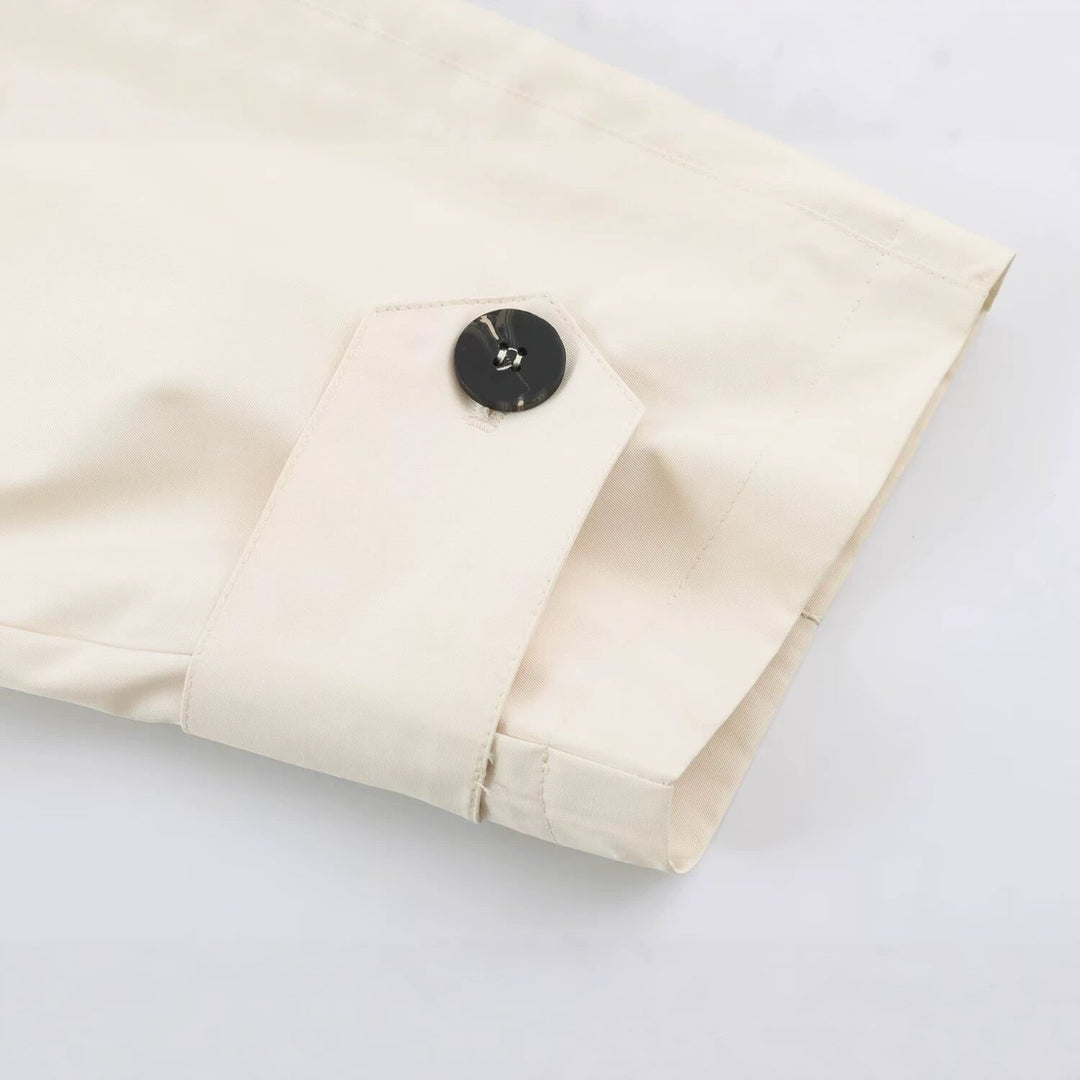 Dam Kort Boxig Trenchcoat med Asymmetrisk Knapp Knäppning och Arm Straps