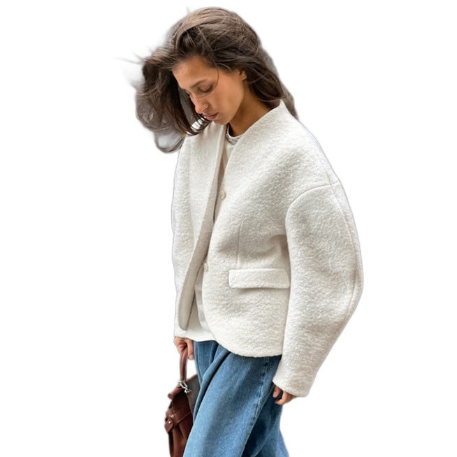 Dam kort jacka in boucle stil med oversize ärmar och flap fickor