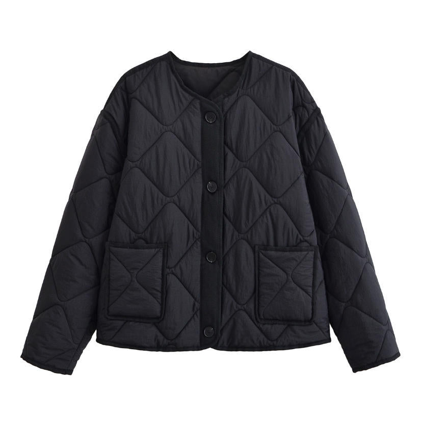 Dam 10+ Vadderad Quiltad Boxig Kort Jacka med Round Neckline, Knapp Knäppning och Patch Fickor