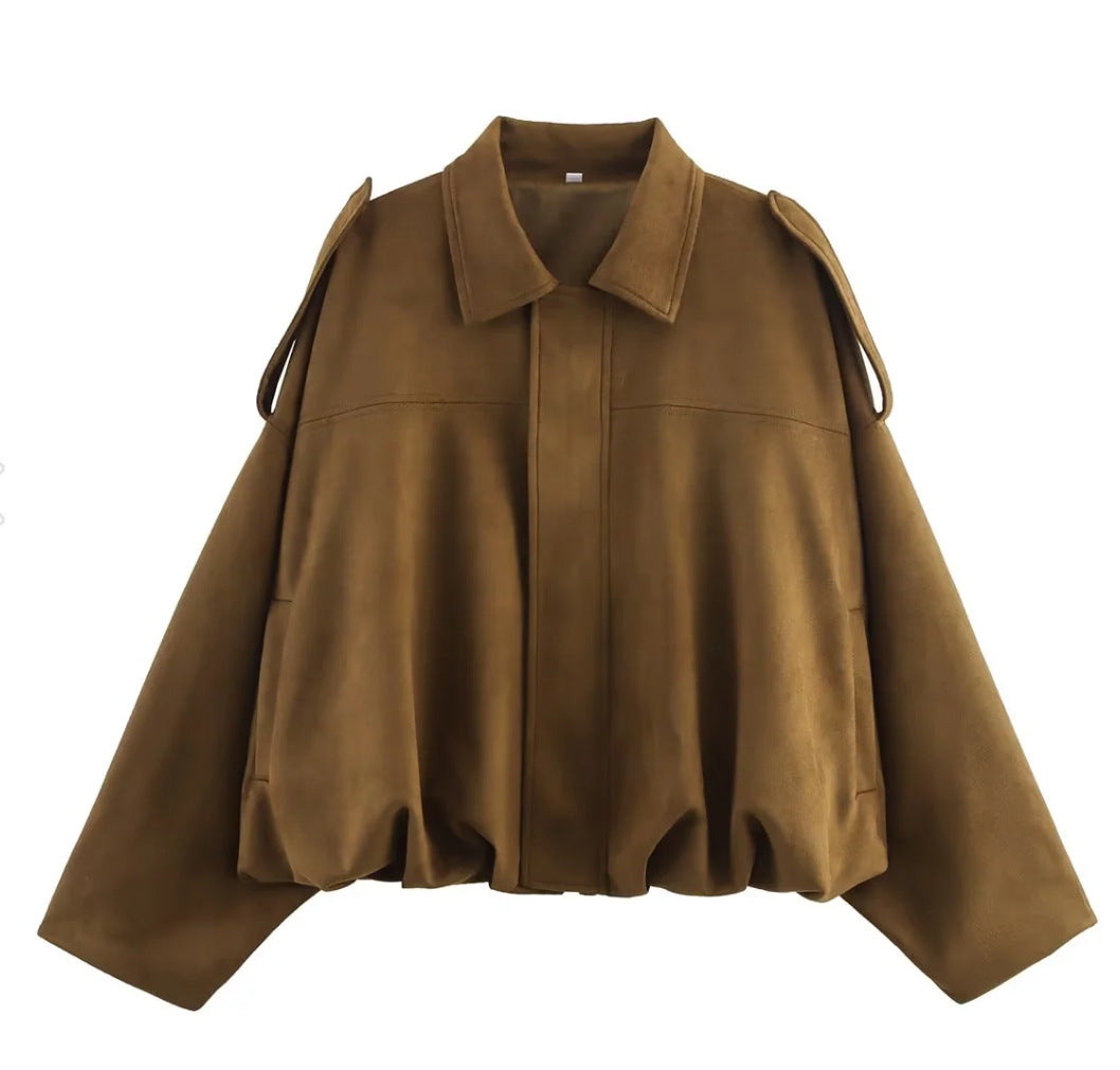 Dam 1000+ Wide-Skärning Kort Blouson Jacka i Cape Look med Shoulder Straps och Gathered Nederkant