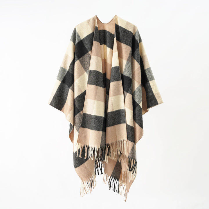 Dam Oversize Wrap poncho tillverkad av ullblandning med graphic diamond mönster och fringed fåll