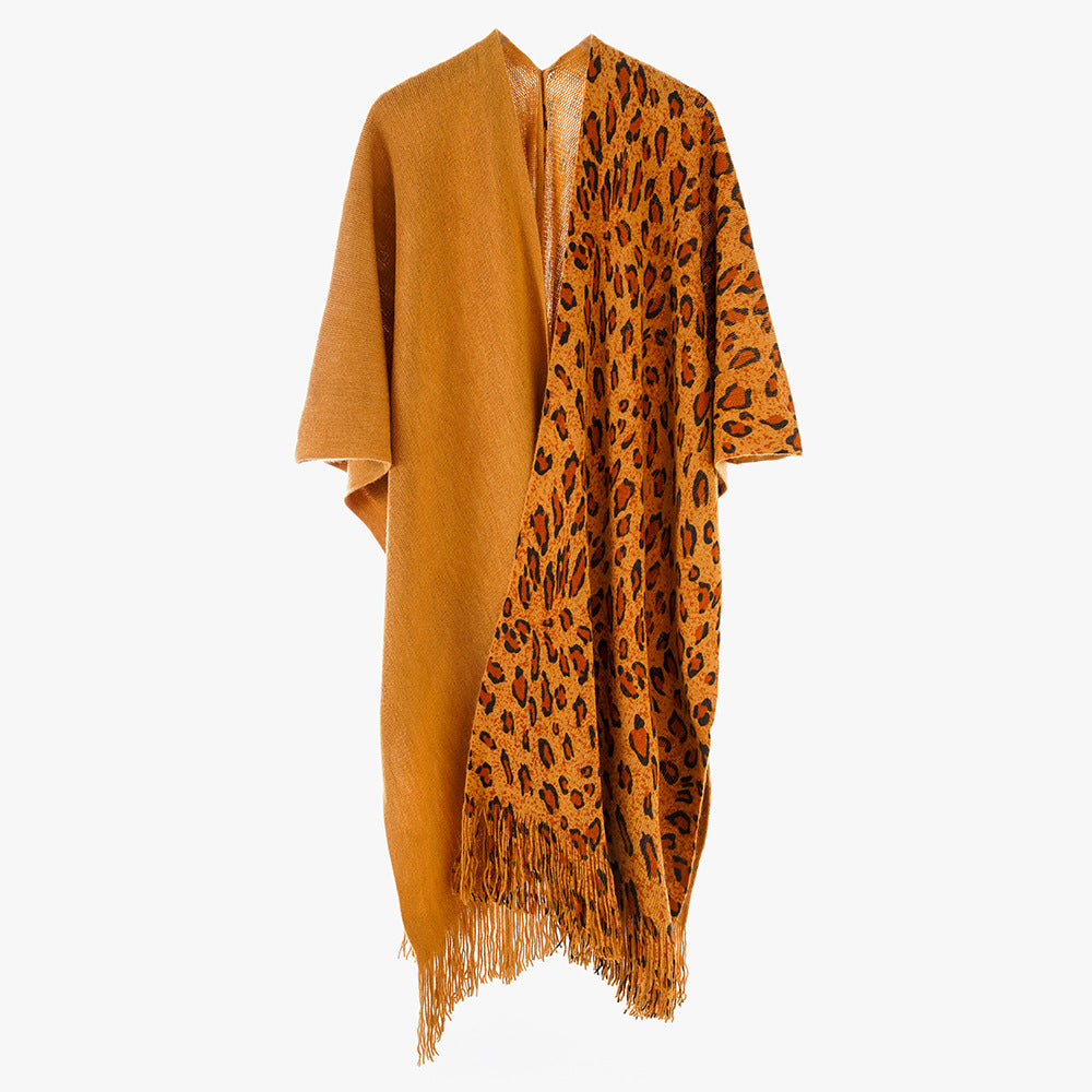 Dam Reversible capeponcho med Leo Jacquard, Fringes och Boxy oversized skärning