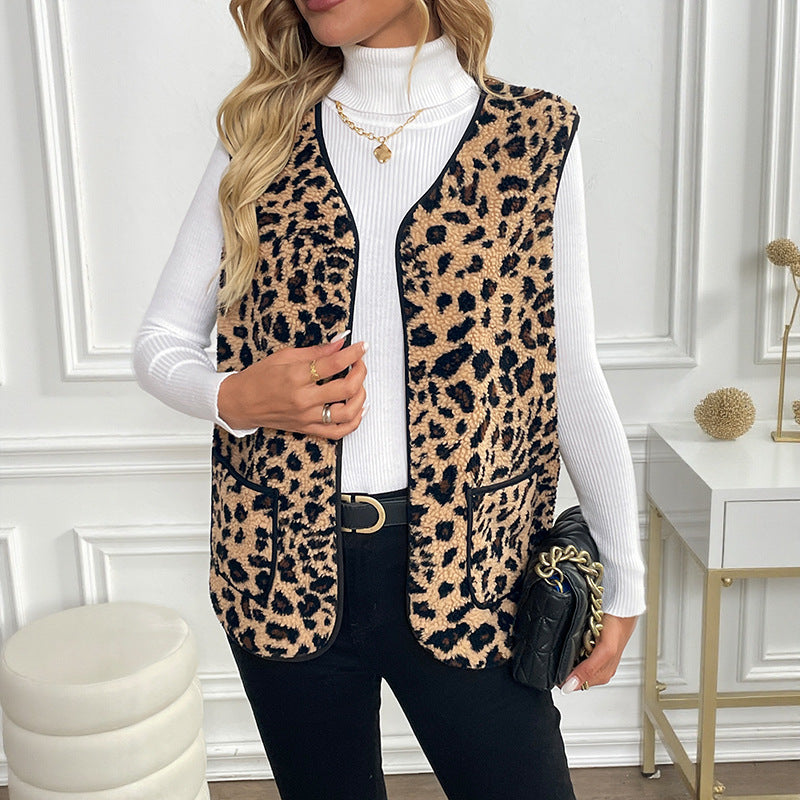 Dam Lined Teddy väst med leopardprint och påsydda fickor