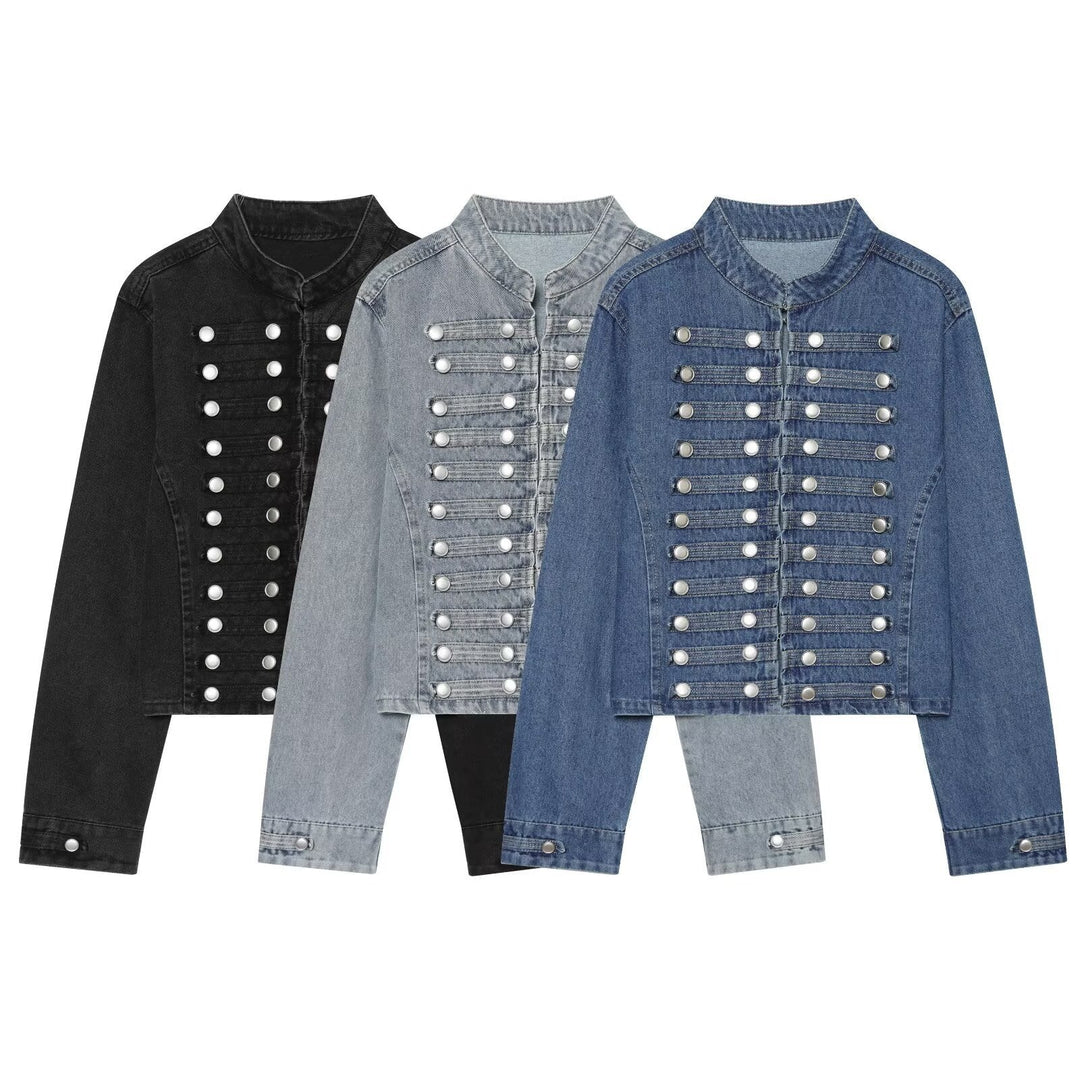 Dam kort skärning denimjacka in military stil med ståkrage och dekorativ knapp rows