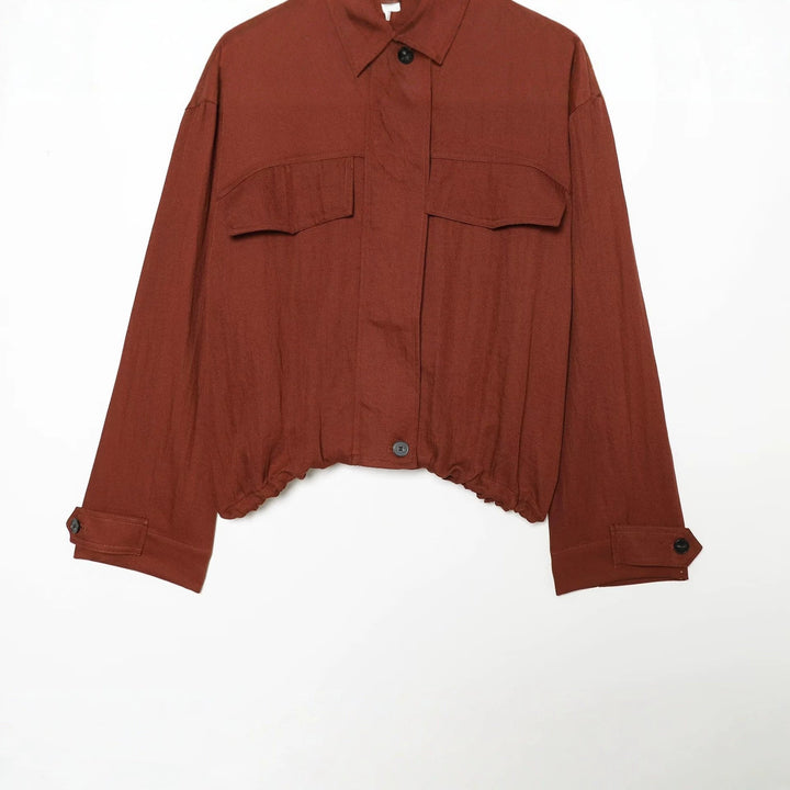 Dam Kort Jacka i Utility Stil med Stå Krage, Patch Chest Fickor, och Drawstring Nederkant
