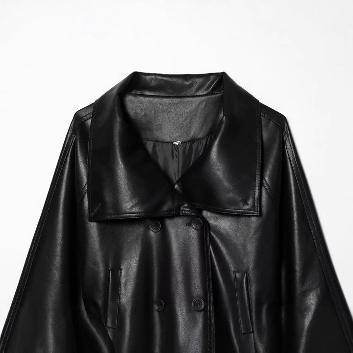Dam Kort Faux Läder Trenchcoat i Boxig Skärning med Oversize Shawl Krage och Ties