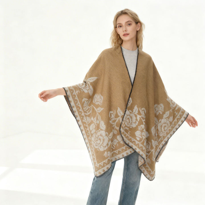 Dam poncho med floral jacquard structure och fine overlock seam