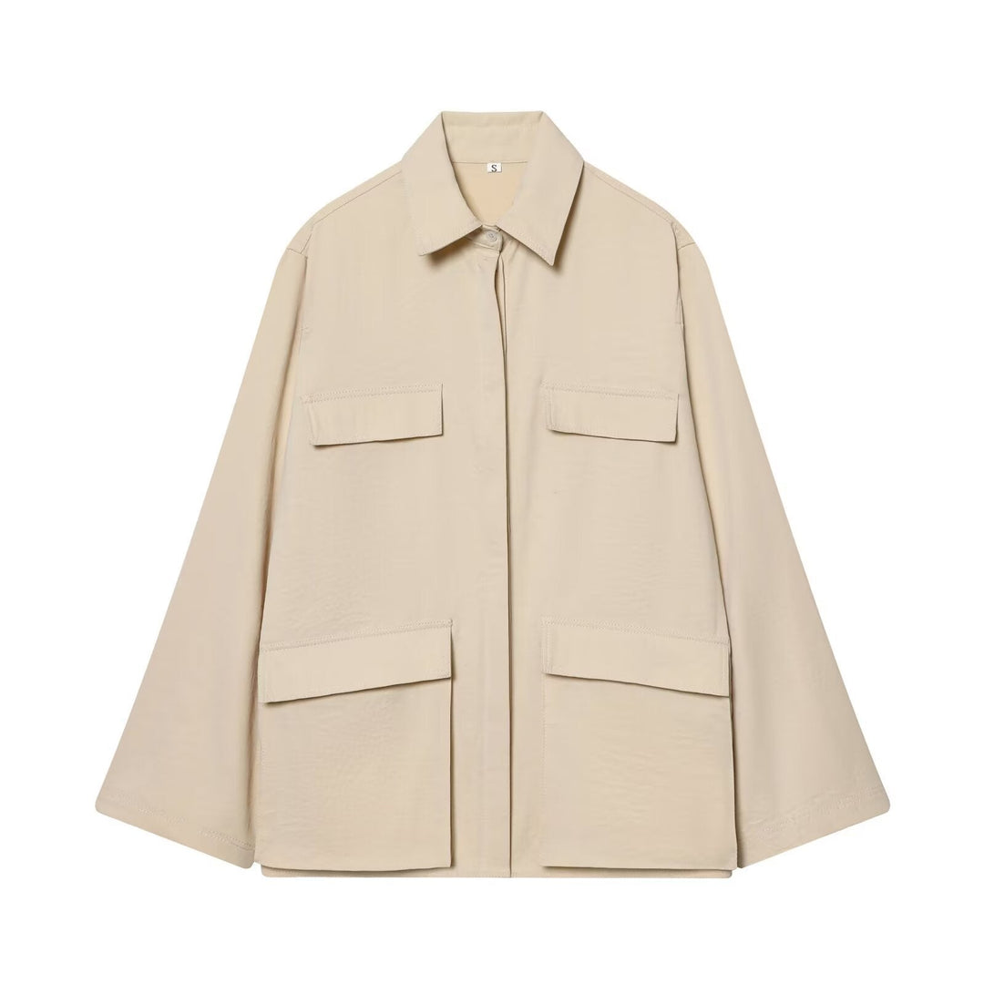 Dam oversize Field jacka in boxig skärning med Four Flap fickor och dold Snap Placket