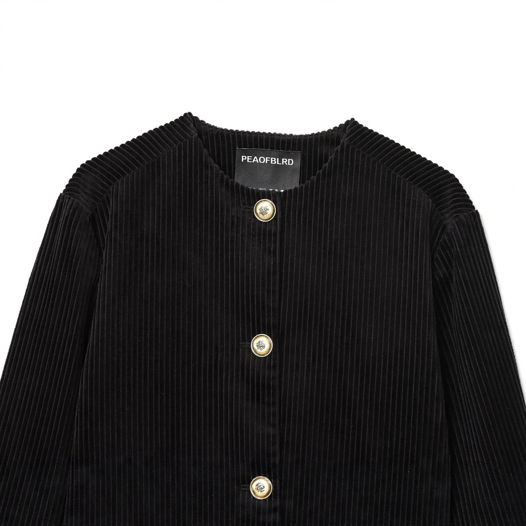 Dam manchester jacka kort med fine bred manchester structure, round neckline och golden decorative knappar