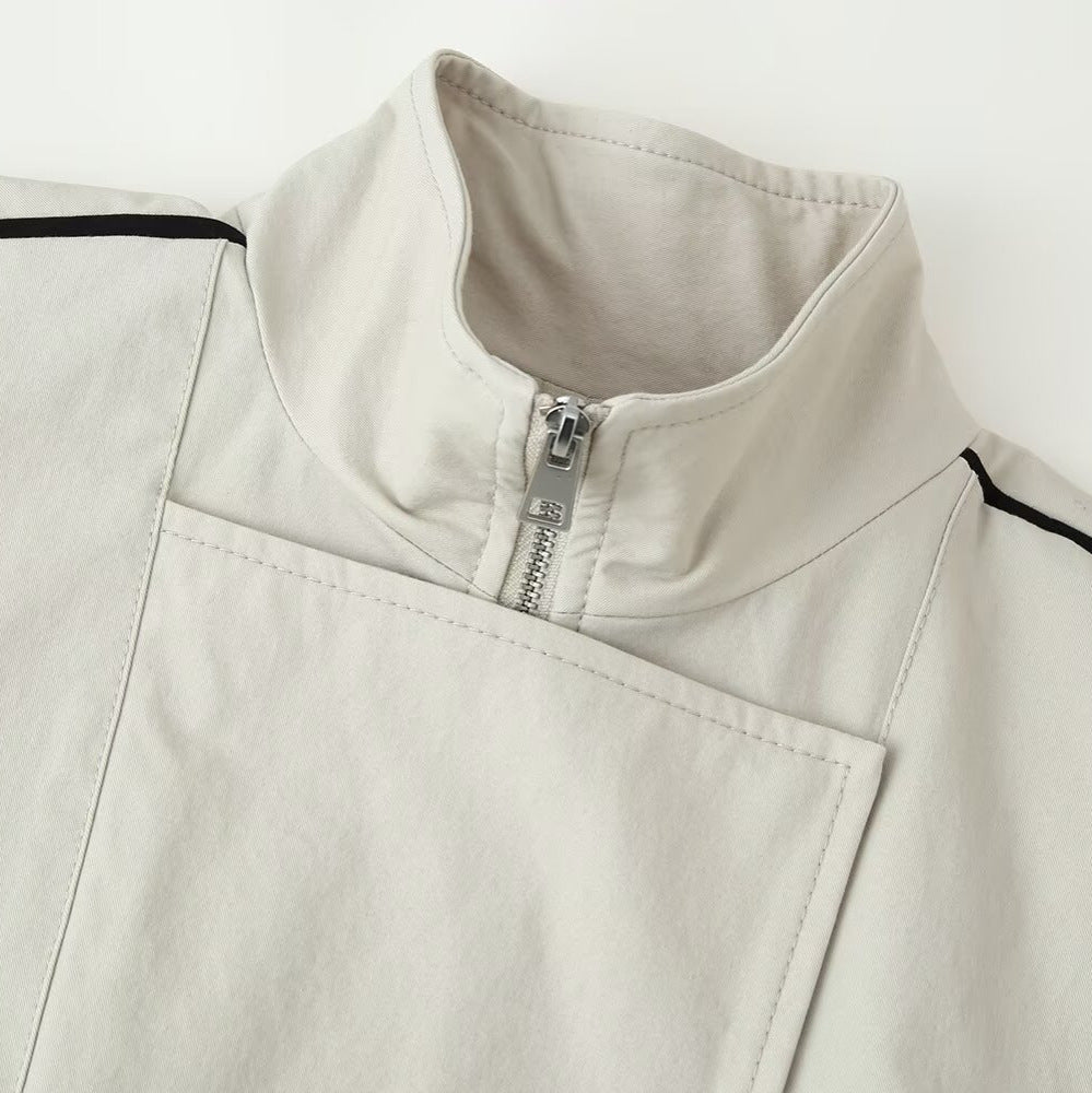 Dam Kort Windbreaker Tillverkad av Technical Material med Hög Stå Krage och Contrast Piping