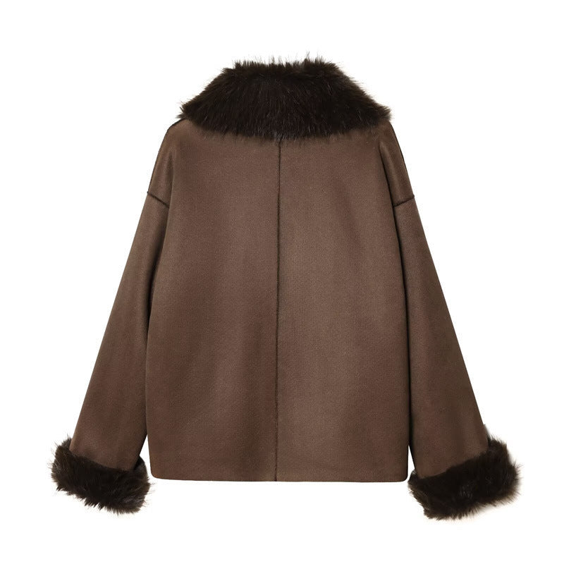 Dam Kort Jacka i Lambskin Look med Voluminous Fur Krage och Shortened Ärmar