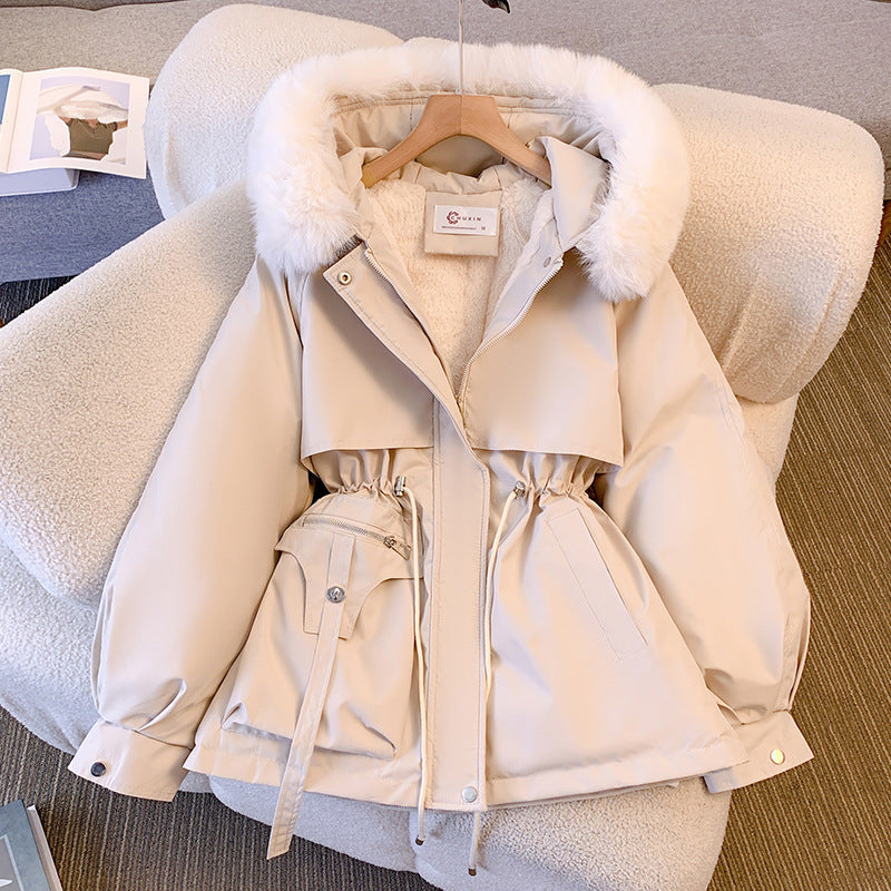 Dam kort utility parka med dragsko midja, detachable faux fur krage, och asymmetrical fickor