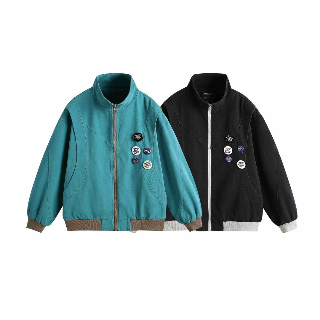 Dam Kort Blouson med Ståkrage, Ribbstickade Muddar och Lapel Pins