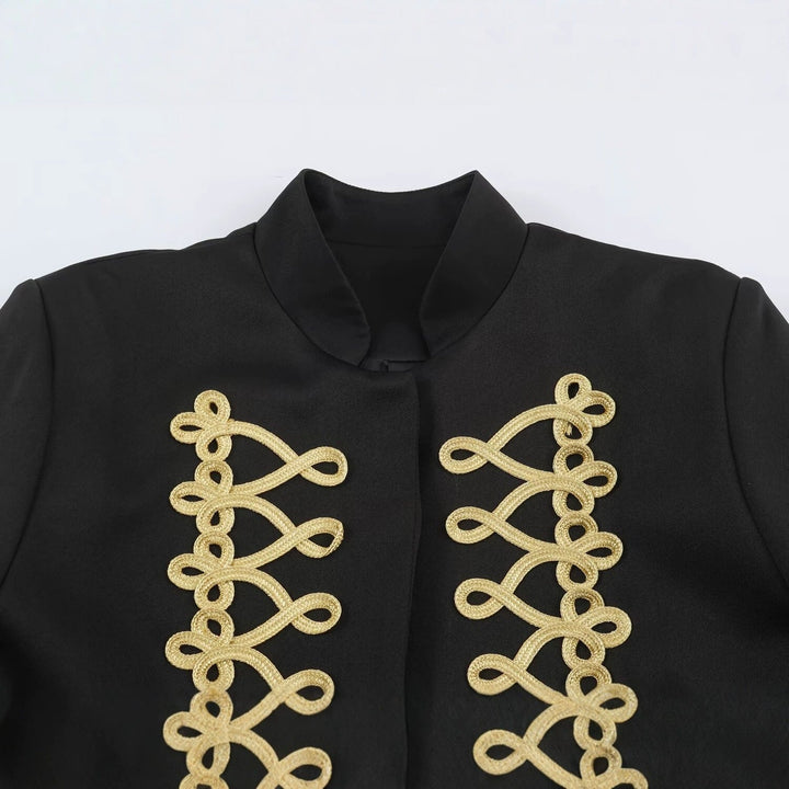 Dam Kort Militär-Stil Jacka med Guld Kant och Ståkrage