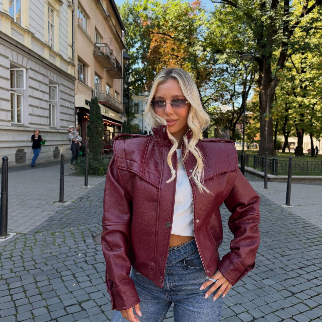 Dam Kort Kort Faux Läder Blouson med Vadderad Shoulder och Funnel Neck