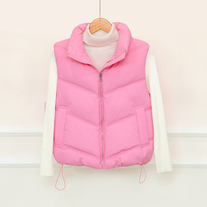Dam kort-skärning puffer quiltad väst med V-quilt, high ståkrage och drawstring fåll