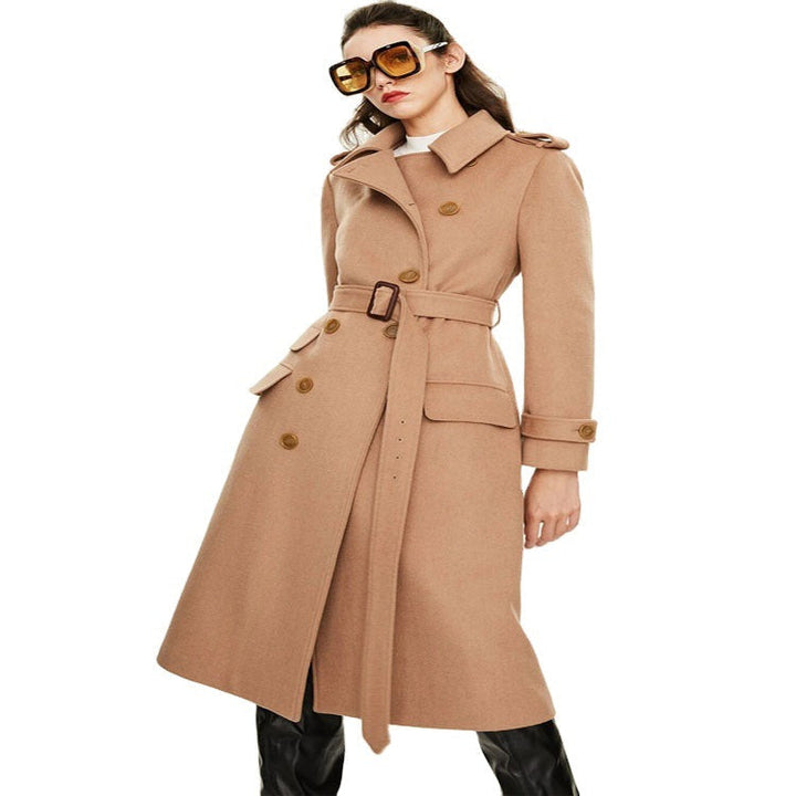Dam figurnära A-line trenchcoat gjord ull-cashmere blend med midjebälte och flap