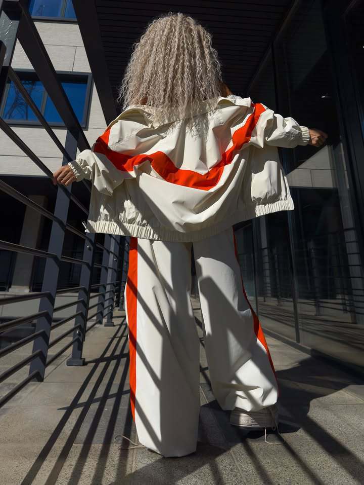 Dam lätt oversized vindjacka med kontrast panels, drawstring fåll, och elastiska muddar
