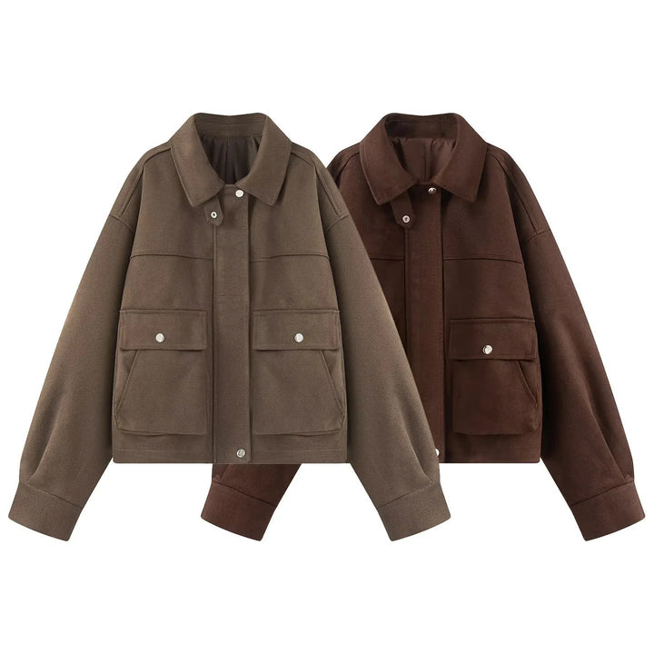 Dam boxy kort utility jacka med stor flap fickor, snap knäppning, och drop axel
