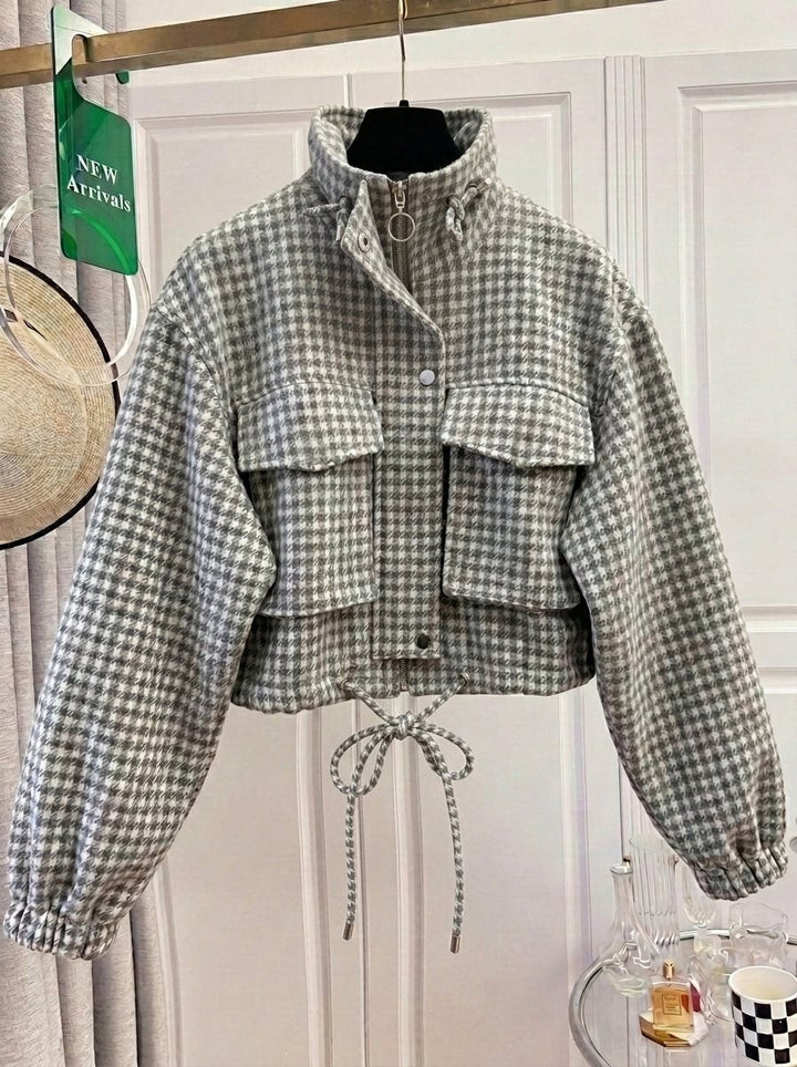 Dam rutig kort jacka med Stand krage, dragsko och Elastic muddar