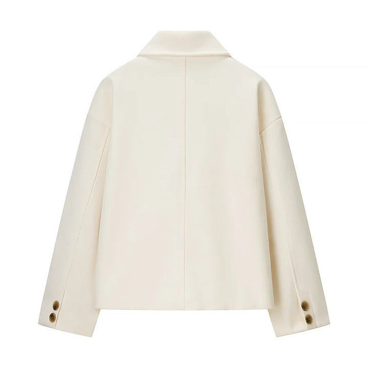 Dam boxy kort jacka med oversized skjortkrage, concealed knäppning och seamless sidofickor