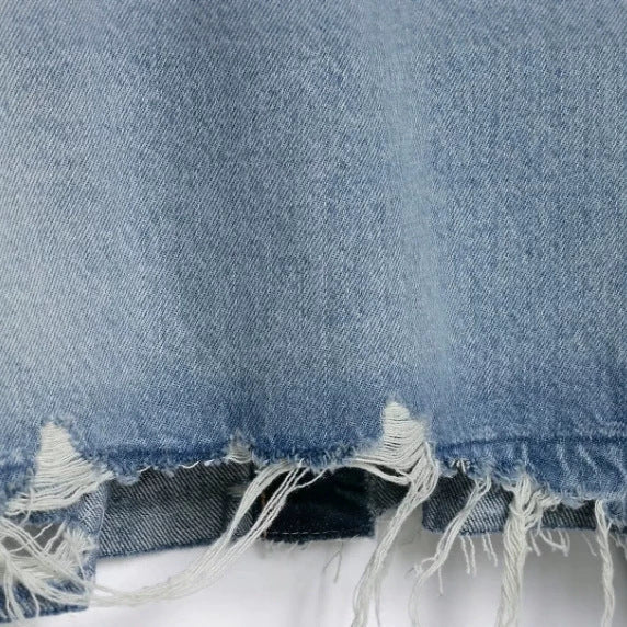 Dam Kort Denimjacka i Boxig Skärning med Frayed Nederkant och Patch Chest Ficka