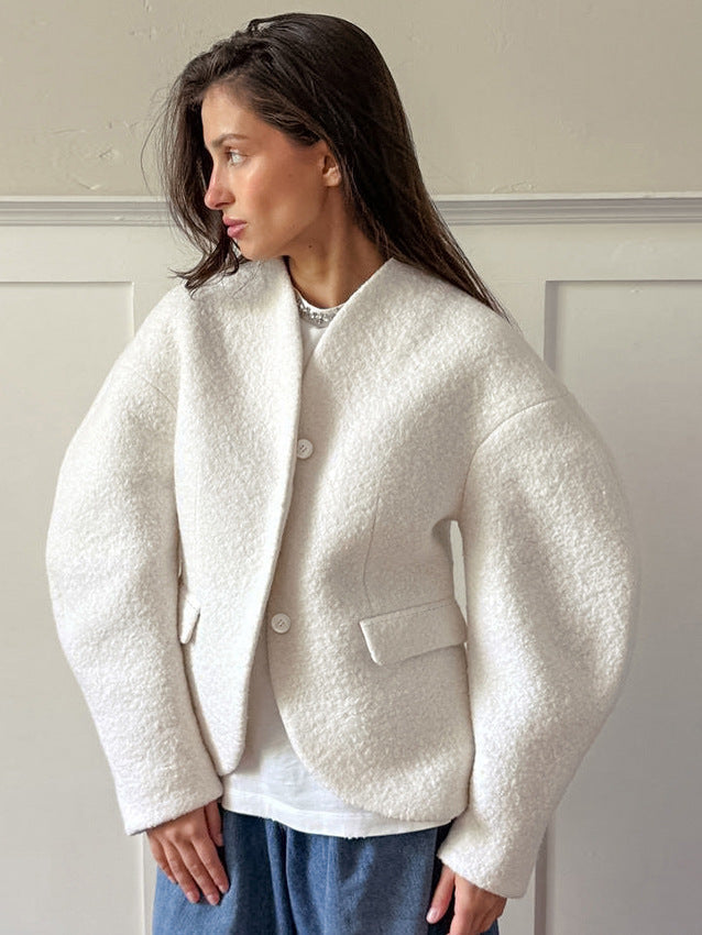 Dam kort jacka in boucle stil med oversize ärmar och flap fickor
