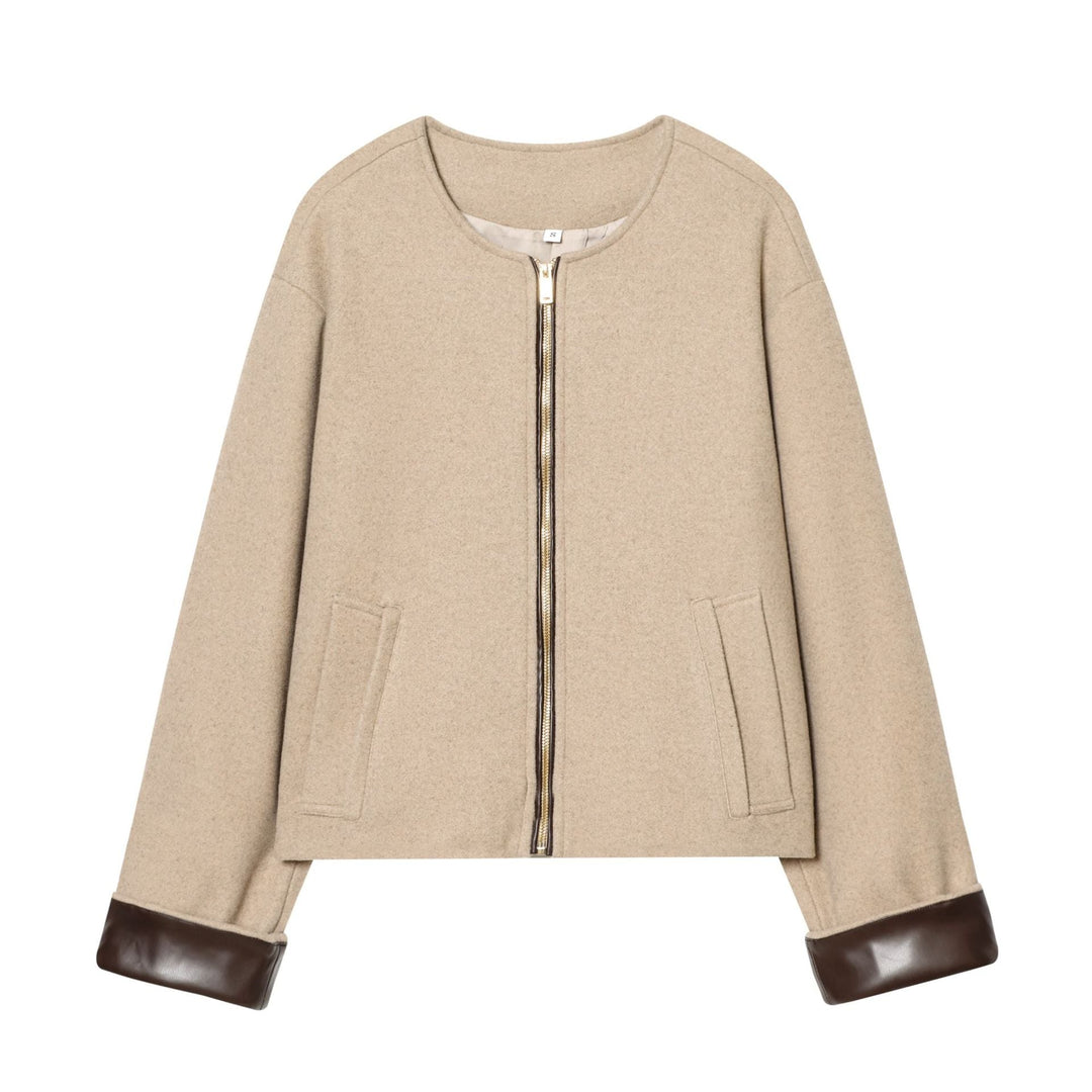 Dam kort ullblandning blouson med rund hals, gold-colored dragkedja, och läder kant på cuffs