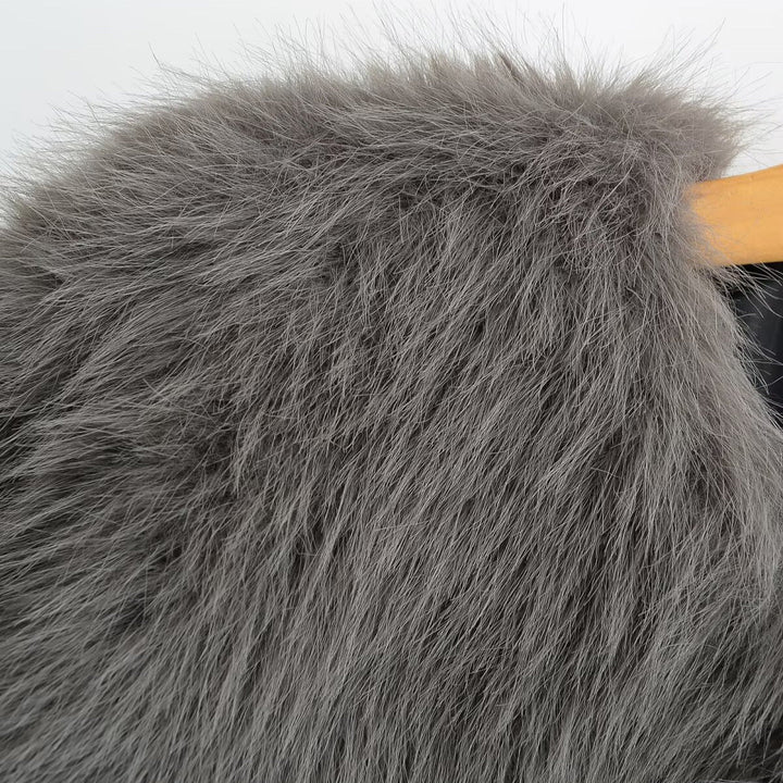 Dam Kort Faux Fur Jacka med Voluminous Ärmar och Round Neckline