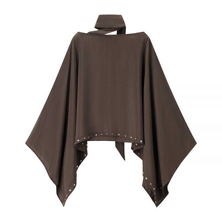 Dam fallande capeponcho med bow, asymmetrical pointed fåll och eyelet kant