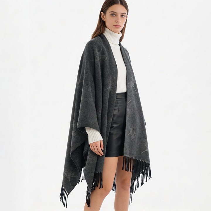 Dam Fringe capeponcho med Dandelion Jacquard och oversized skärning