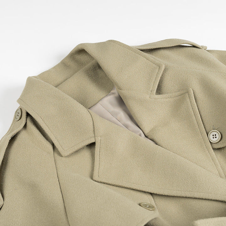 Dam nano maxi trenchcoat med double-breasted knäppning, tie bälte, och epaulettes