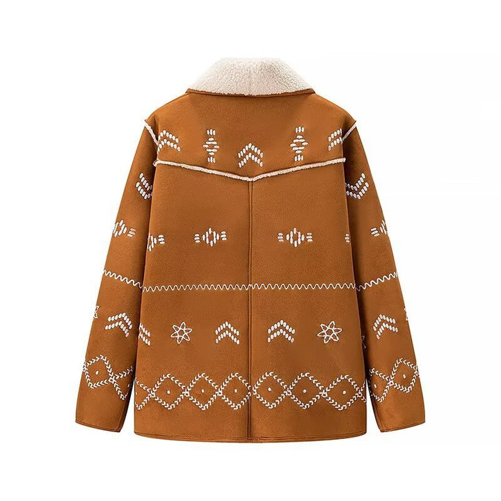 Dam quiltad faux fur Sherpa jacka med sjalkrage, folk embroidery, och påsydda fickor